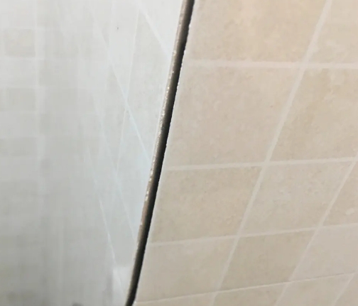 怀安瓷砖空鼓维修公司分享阳台瓷砖脱落的修复过程可以分为以下几个步骤